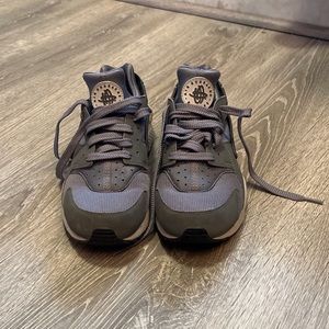 Nike Air Huarache
Cool Grey Cool Grey
